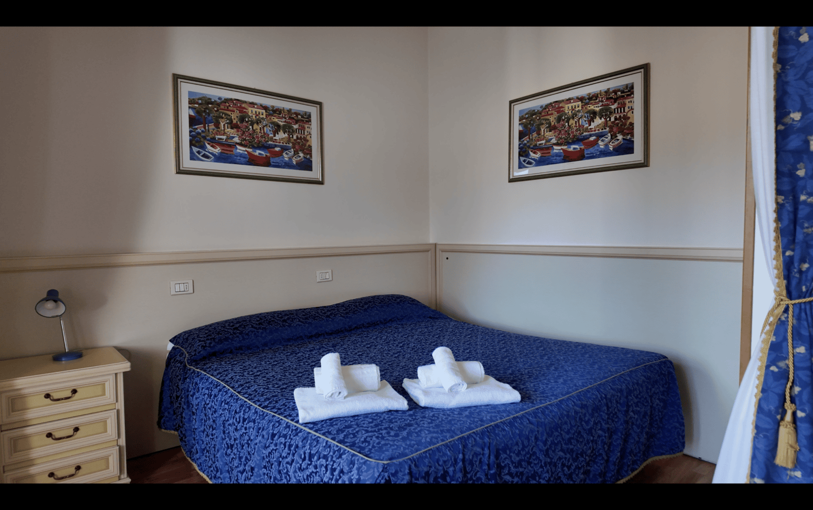 Bedroom in maritime blue at Residence Liberty, Trieste