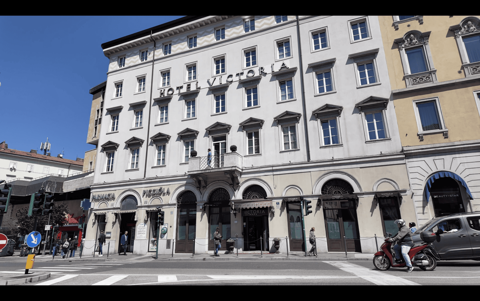 Facade and entrance of Victoria Hotel Letterario, Trieste
