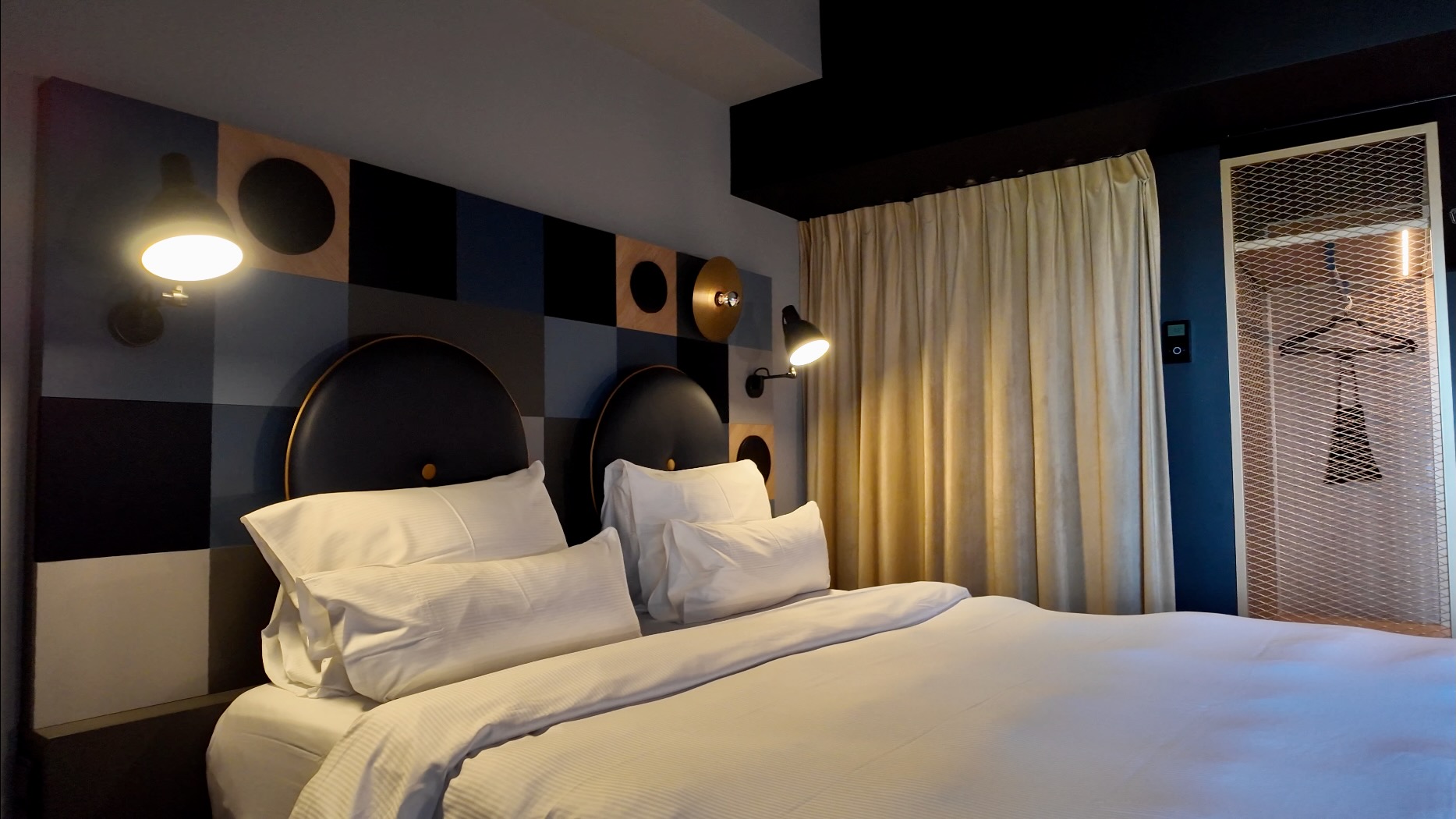 Room with speakers built into the headboard at Jaz in the City Vienna